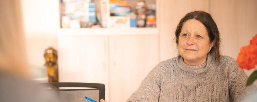 Eine Frau im Beratungsgespräch.